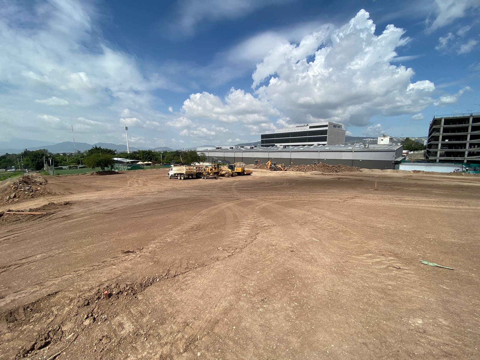 Avance de obra — movimiento de tierras y preparación del terreno